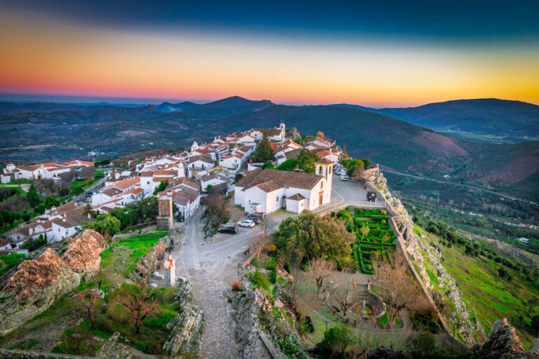 Atardecer en pueblo de Alentejo, Portugal.