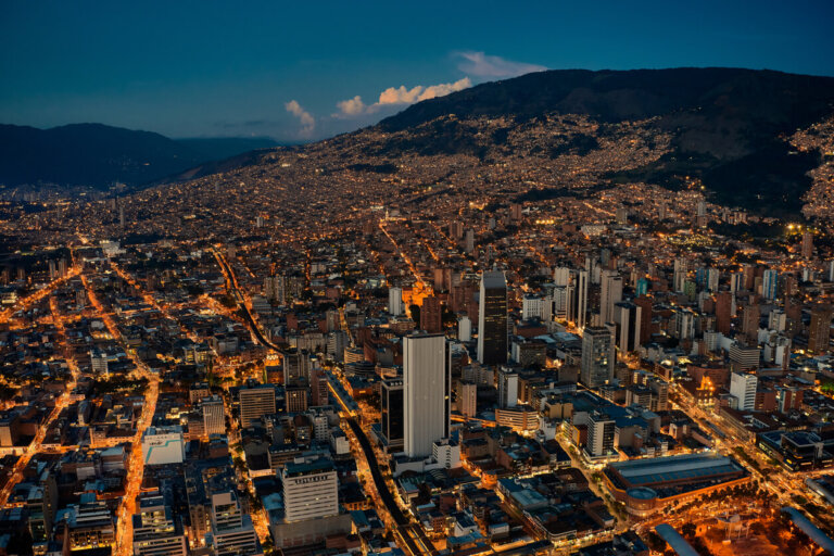Medellín de noche