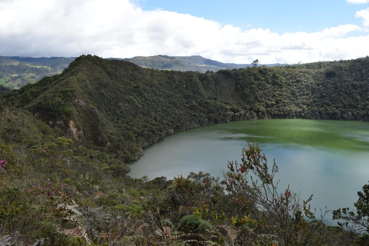 Vista panorámica de la laguna Guatavita, un pueblo cerca de Bogotá.