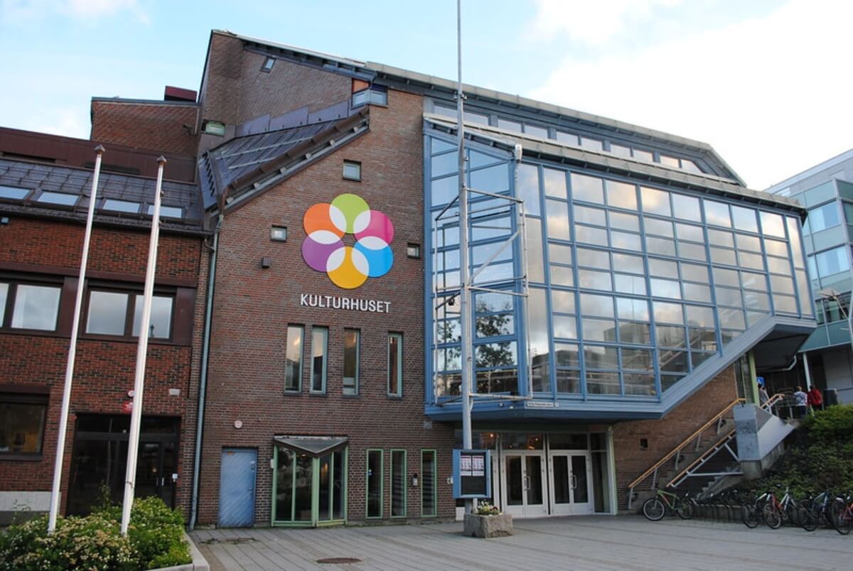 Edificio de la casa de la cultura de la ciudad.