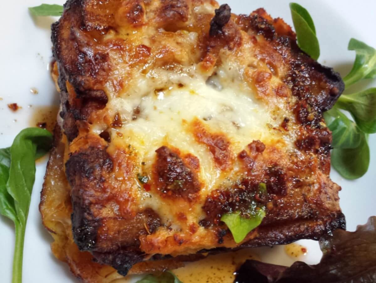 Pastel de chucho recién salido del horno.