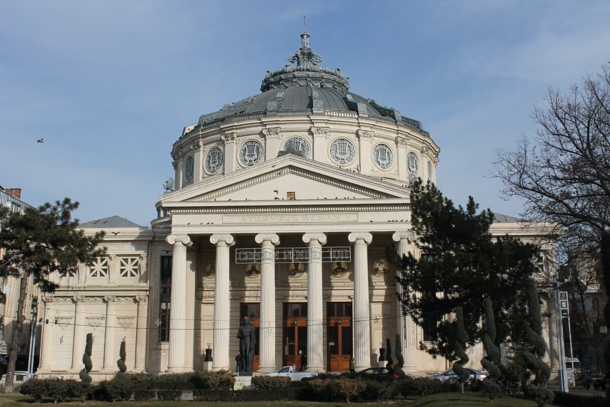 Parte delantera del Ateneo Rumano.
