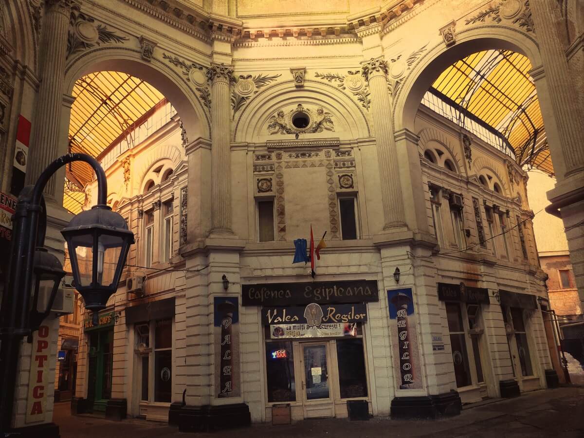 Interior del pasaje Macca. Vilacrosse.